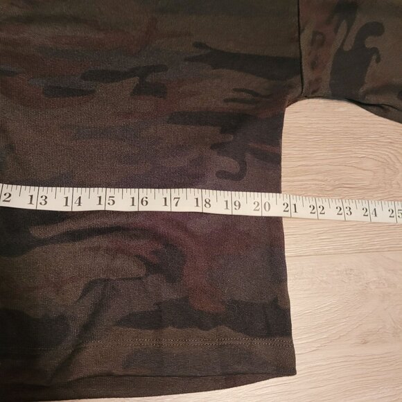 Social Standard By Sanctuary Sweater M Daytripper Camo Cardigan Thin Knit NWT - Picture 6 of 9